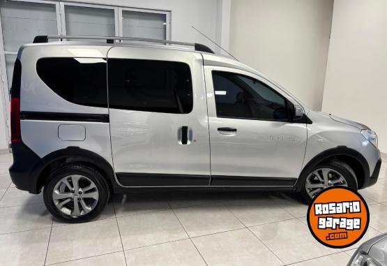 Utilitarios - Renault KANGOO STEPWAY 2023 GNC 86000Km - En Venta