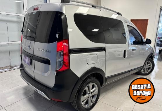 Utilitarios - Renault KANGOO STEPWAY 2023 GNC 86000Km - En Venta