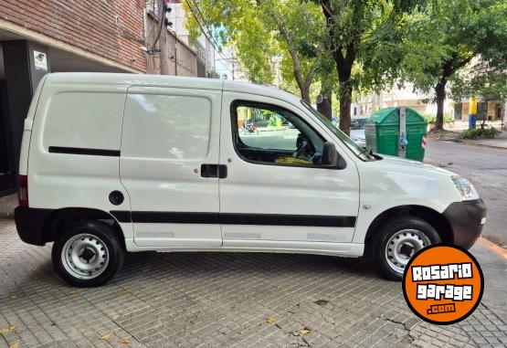 Utilitarios - Peugeot Partner hdi 1ra mano perm 2021 Diesel 120000Km - En Venta