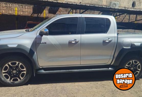 Camionetas - Toyota Hilux SRX 2021 Diesel 160000Km - En Venta