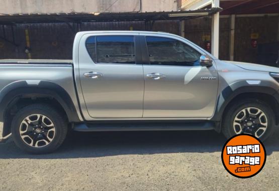 Camionetas - Toyota Hilux SRX 2021 Diesel 160000Km - En Venta