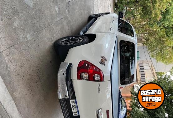 Camionetas - Toyota Hilux srv 2022 Diesel 78000Km - En Venta