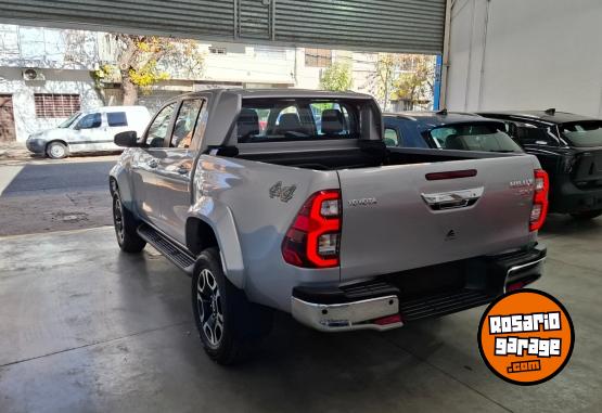 Camionetas - Toyota Hilux SRX 4X4 2026 Diesel 0Km - En Venta