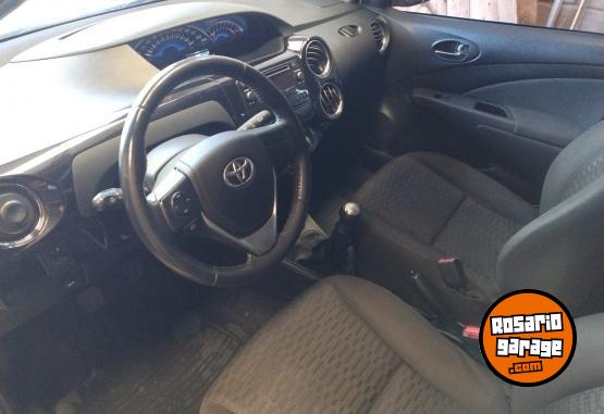 Autos - Toyota Etios 1.5 XLS 2015 Nafta 142000Km - En Venta