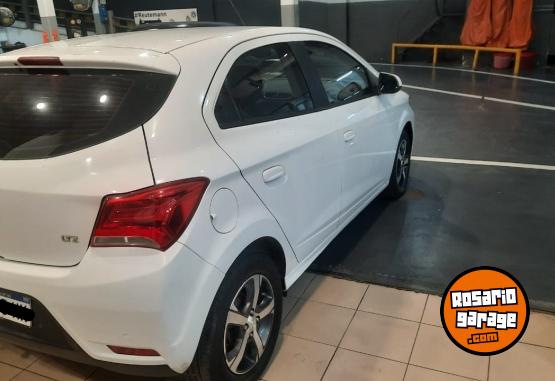 Autos - Chevrolet ONIX LTZ AT 2017 Nafta 61000Km - En Venta