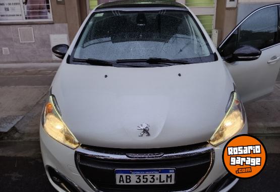 Autos - Peugeot 208 2017 Nafta 87000Km - En Venta