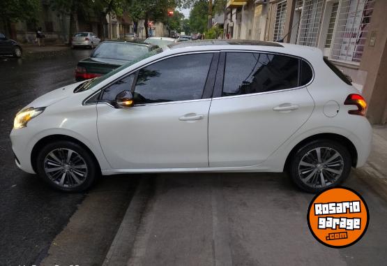 Autos - Peugeot 208 2017 Nafta 87000Km - En Venta