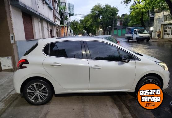Autos - Peugeot 208 2017 Nafta 87000Km - En Venta