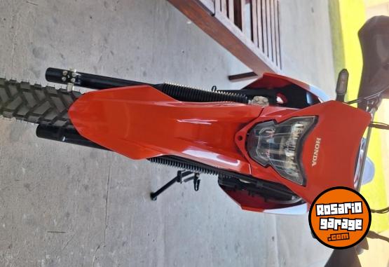 Motos - Honda Tornado 300 2025 Nafta 1600Km - En Venta