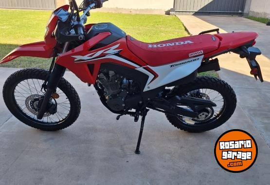Motos - Honda Tornado 300 2025 Nafta 1600Km - En Venta