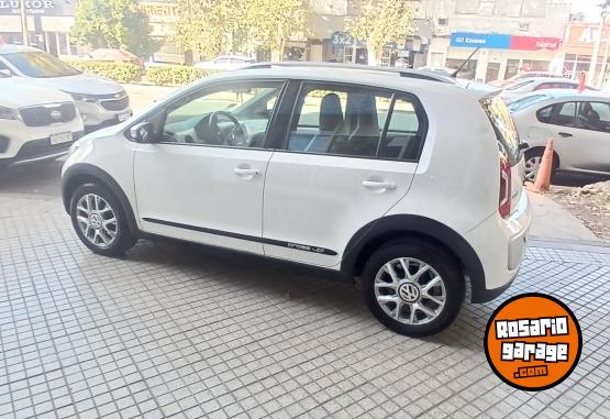 Autos - Volkswagen Up Cross 2017 Nafta 120000Km - En Venta