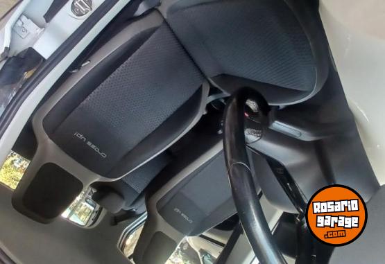 Autos - Volkswagen Up Cross 2017 Nafta 120000Km - En Venta