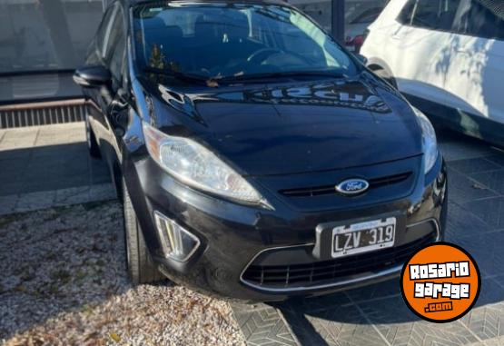 Autos - Ford Fiesta Kinectic 2012 Nafta 144000Km - En Venta