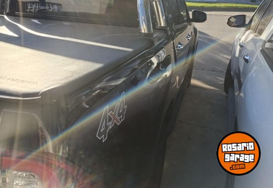 Camionetas - Toyota Hilux 2023 Diesel 145000Km - En Venta