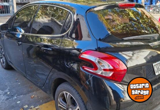 Autos - Peugeot 208 2013 Nafta 82000Km - En Venta