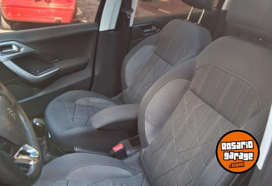 Autos - Peugeot 208 2013 Nafta 82000Km - En Venta