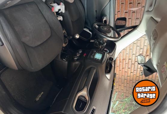 Camionetas - Chrysler Jeep renegade 2016 Nafta 130000Km - En Venta