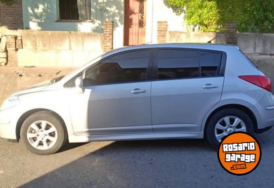 Autos - Nissan Tiida tekna impecable 2010 Nafta 166000Km - En Venta