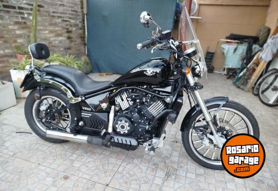 Motos - RVM V800 2022 Nafta 17500Km - En Venta