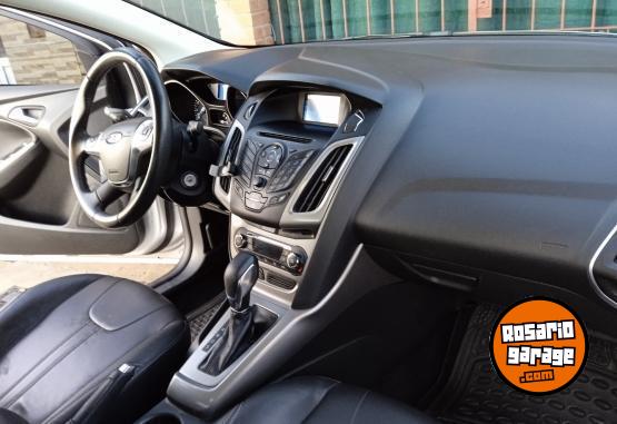 Autos - Ford FOCUS L/14 2.0 4 P SE PLU 2015 Nafta 91500Km - En Venta