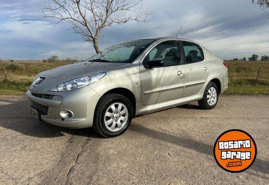 Autos - Peugeot Compact 2013 Nafta 111111Km - En Venta