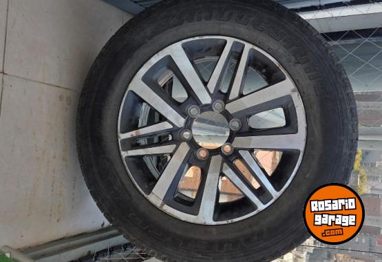 Accesorios para Autos - Rueda Completa Toyota SW4 original (Llanta + Cubierta) - Rodado 18 - En Venta