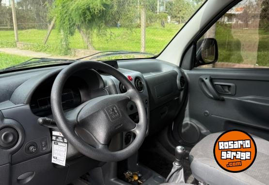 Utilitarios - Peugeot Partner 2025 Diesel 35000Km - En Venta