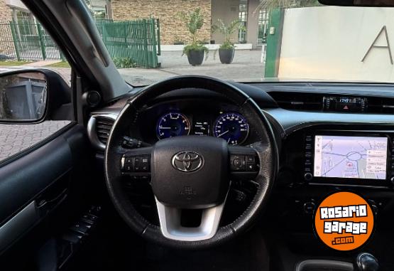 Camionetas - Toyota HILUX SRV 2019 Diesel 82000Km - En Venta
