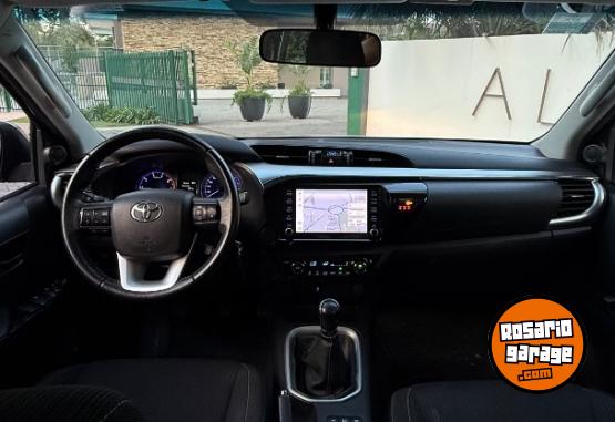Camionetas - Toyota HILUX SRV 2019 Diesel 82000Km - En Venta