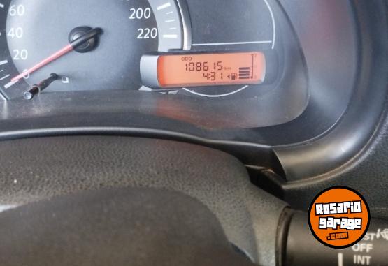 Autos - Nissan March Advance Media Tech 2015 Nafta 108000Km - En Venta