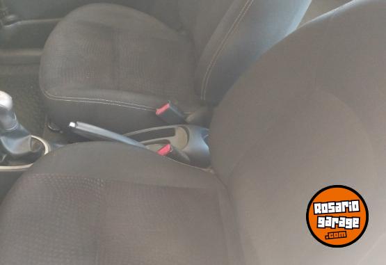 Autos - Nissan March Advance Media Tech 2015 Nafta 108000Km - En Venta