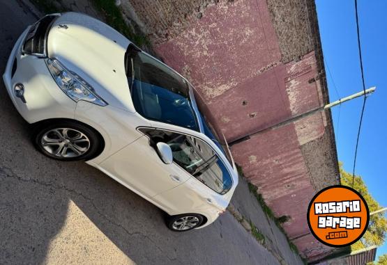 Autos - Peugeot 208 feline pack cuir 2015 Nafta 79000Km - En Venta