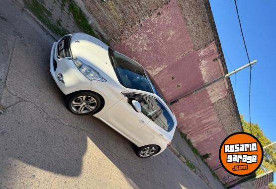 Autos - Peugeot 208 feline pack cuir 2015 Nafta 79000Km - En Venta