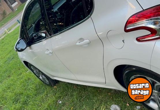 Autos - Peugeot 208 feline pack cuir 2015 Nafta 79000Km - En Venta