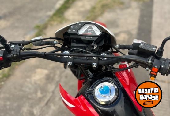Motos - Corven TRIAX 150 R3 2025 Nafta 3500Km - En Venta