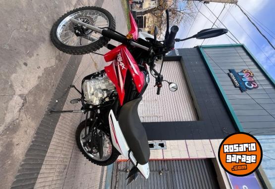Motos - Corven TRIAX 150 R3 2025 Nafta 3500Km - En Venta