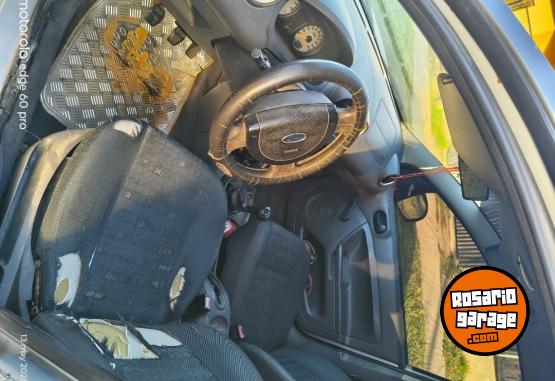 Autos - Ford Fiesta 2003 Nafta 220000Km - En Venta