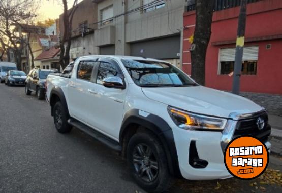 Camionetas - Toyota Hilux 2025 Diesel 27000Km - En Venta