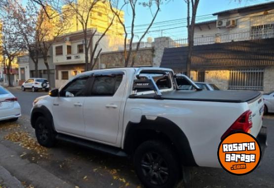 Camionetas - Toyota Hilux 2025 Diesel 27000Km - En Venta