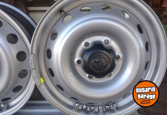 Accesorios para Autos - Llantas Toyota originales - En Venta