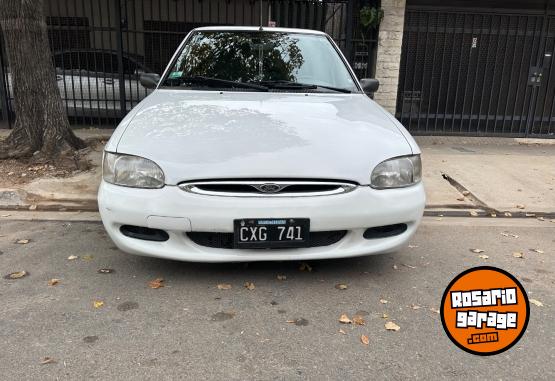 Autos - Ford Escort 1999 Nafta 141000Km - En Venta