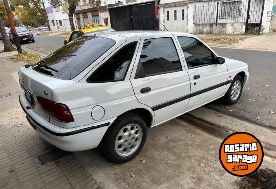 Autos - Ford Escort 1999 Nafta 141000Km - En Venta