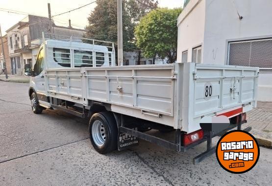 Camiones y Grúas - Camion ford transit chasis con carrocería 2021 impecable full - En Venta