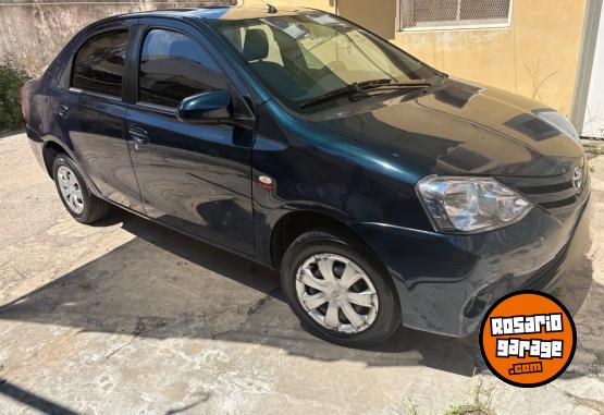 Autos - Toyota Etios XS 2015 Nafta 83000Km - En Venta