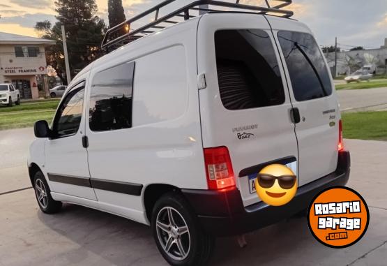 Utilitarios - Peugeot Partner 2017 Nafta 99400Km - En Venta