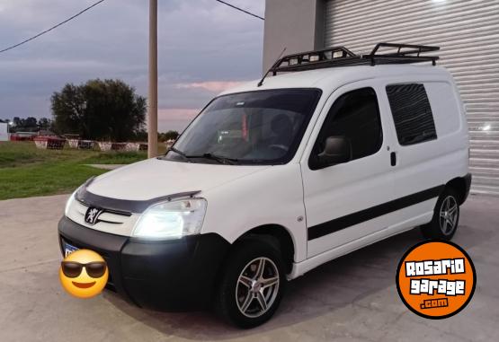 Utilitarios - Peugeot Partner 2017 Nafta 99400Km - En Venta