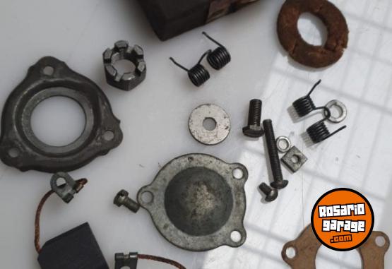 Accesorios para Autos - ¡Oportunidad en Subasta! Repuestos autos clásicos, baterías antiguas y radiadores. - En Venta