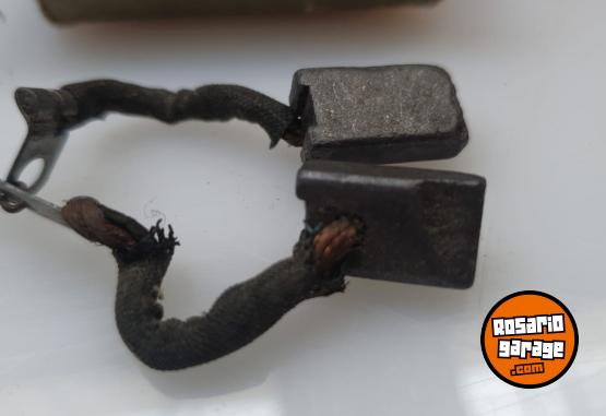 Accesorios para Autos - ¡Oportunidad en Subasta! Repuestos autos clásicos, baterías antiguas y radiadores. - En Venta