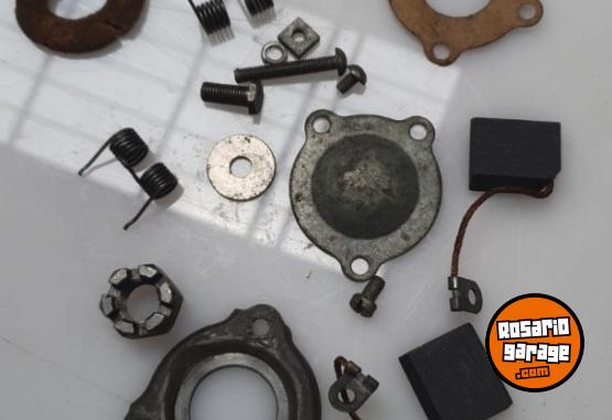Accesorios para Autos - ¡Oportunidad en Subasta! Repuestos autos clásicos, baterías antiguas y radiadores. - En Venta
