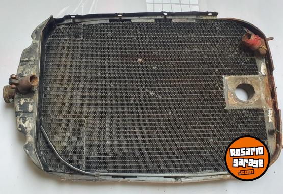 Accesorios para Autos - ¡Oportunidad en Subasta! Repuestos autos clásicos, baterías antiguas y radiadores. - En Venta